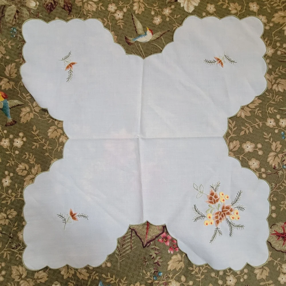 Vintage Table Linen Dresser Scarf ~ Embroidered Foliage~ Pinecones Berries